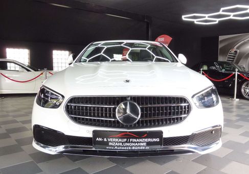 Mercedes-Benz E 200, 2022