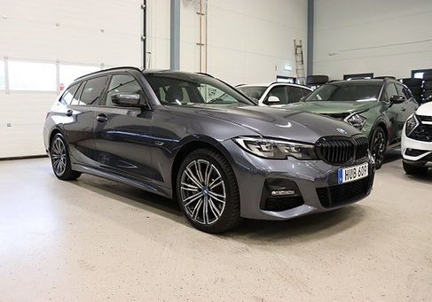 BMW 330, 2022