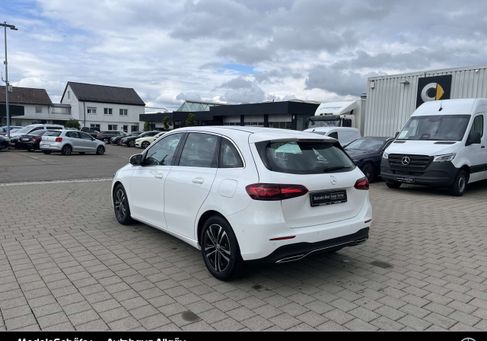 Mercedes-Benz B 180, 2025