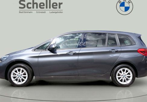 BMW 216, 2022 3