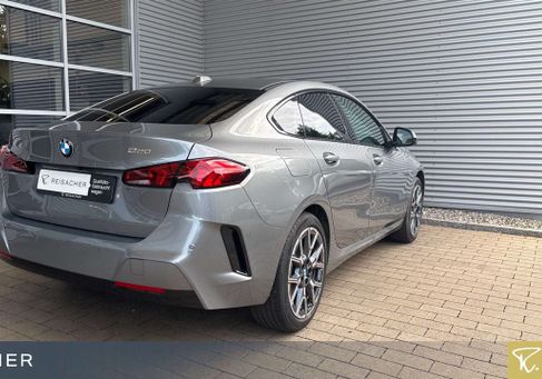 BMW 220, 2025 2