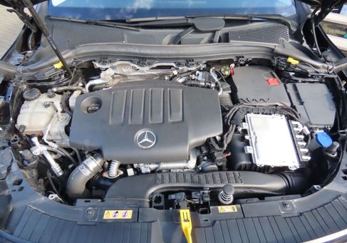 Mercedes-Benz GLA 180, 2021