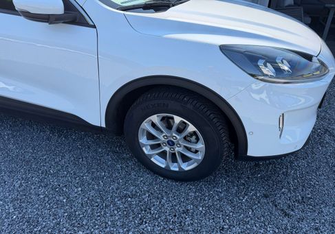 Ford Kuga, 2022