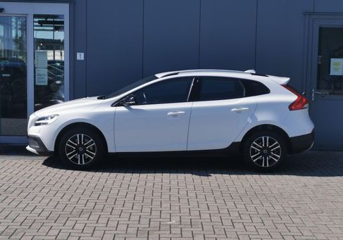 Volvo V40 Cross Country, 2016