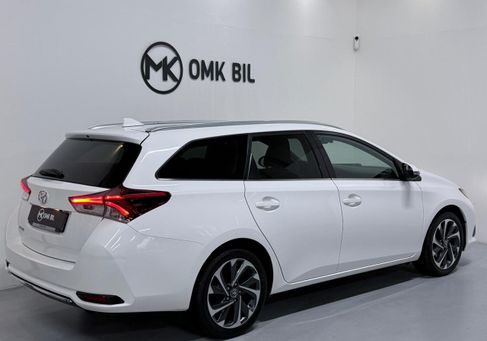 Toyota Auris Touring Sports, 2017