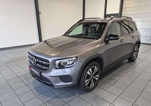 Mercedes-Benz GLB 200, 2023 3