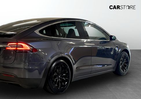 Tesla Model X, 2017
