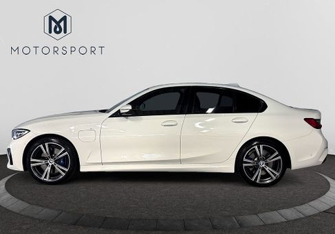 BMW 330, 2021