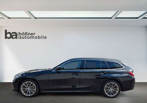 BMW 330, 2023