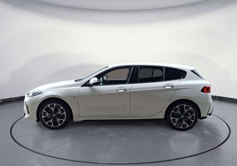 BMW 120, 2025