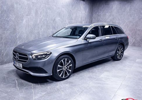 Mercedes-Benz E 300, 2022 3