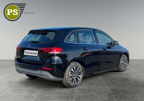 Mercedes-Benz B 200, 2022