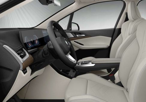 BMW 220, 2025