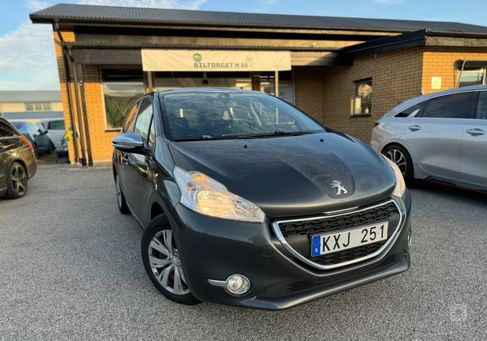 Peugeot 208, 2013