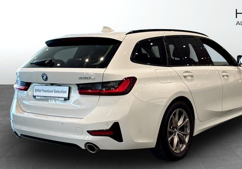 BMW 330, 2022