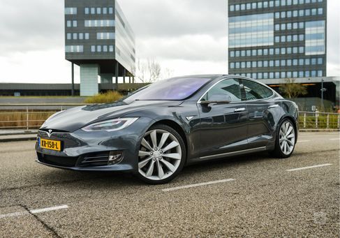 Tesla Model S, 2016