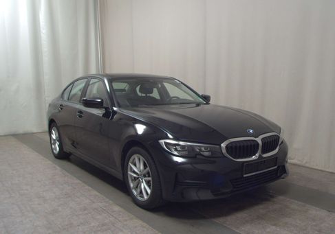 BMW 330, 2022