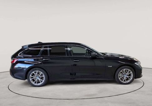 BMW 330, 2022