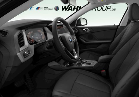 BMW 216, 2023