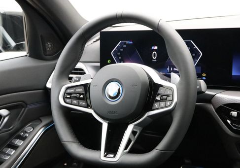 BMW 330, 2026 2