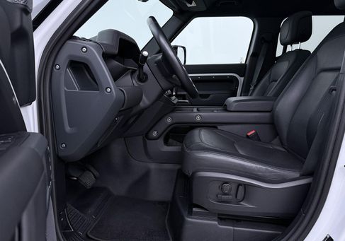 Land Rover Defender, 2024 3