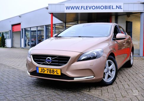 Volvo V40, 2016