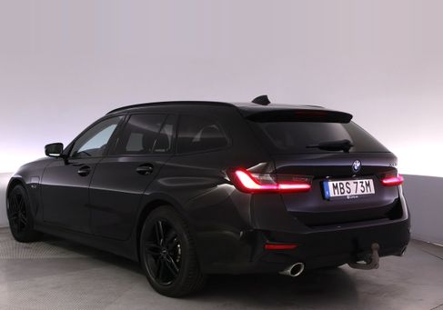 BMW 330, 2022