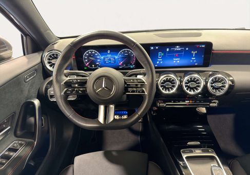 Mercedes-Benz A 200, 2023