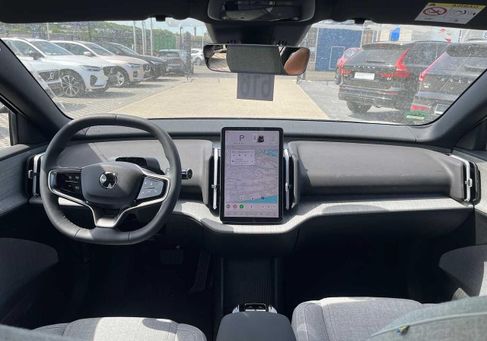 Volvo EX30, 2023 3