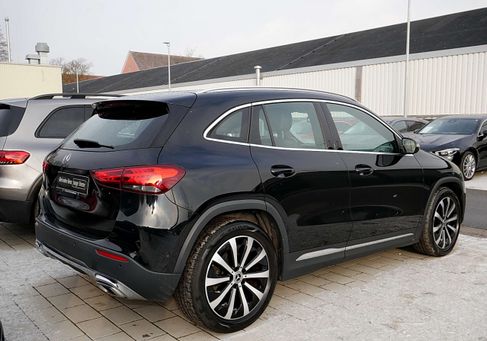 Mercedes-Benz GLA 200, 2022