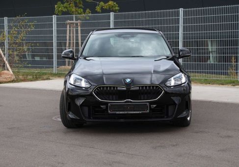 BMW 120, 2025 2
