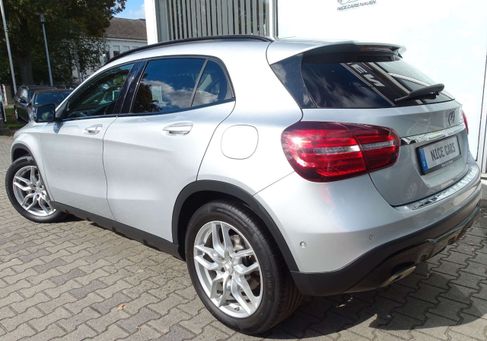 Mercedes-Benz GLA 200, 2019 3
