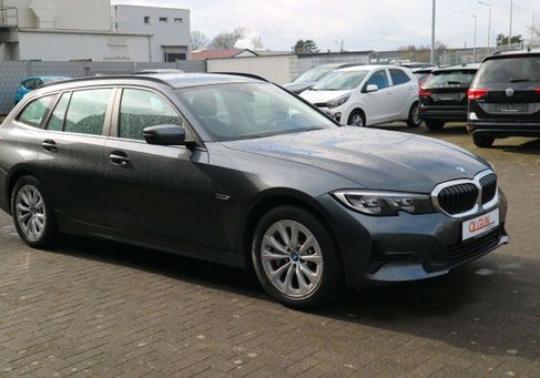 BMW 330, 2022