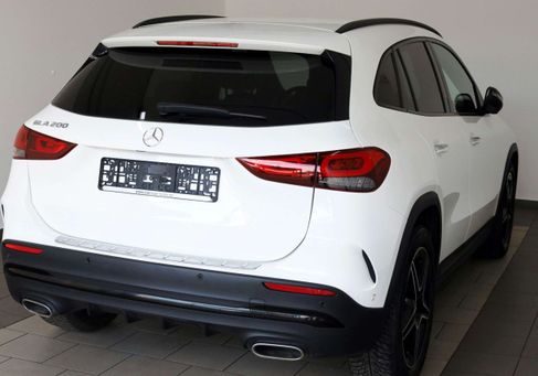 Mercedes-Benz GLA 200, 2022