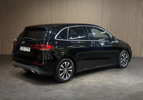 Mercedes-Benz B 180, 2021 3