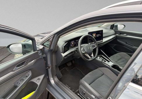 Volkswagen Golf, 2024 3