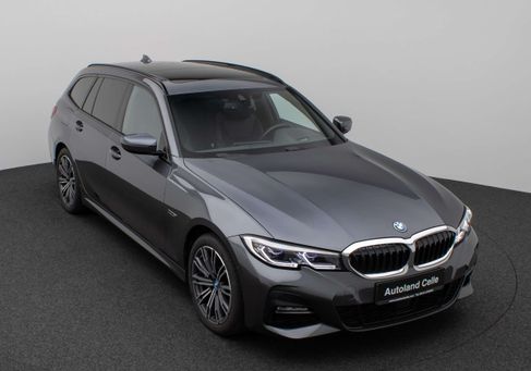 BMW 330, 2022