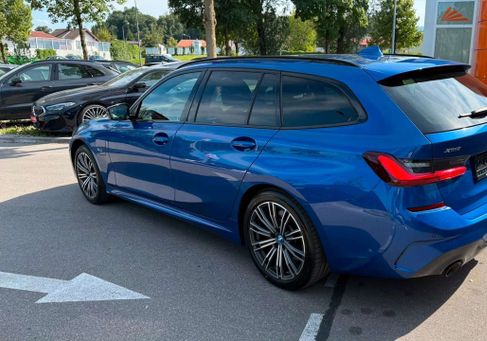 BMW 330, 2022