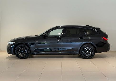 BMW 330, 2026