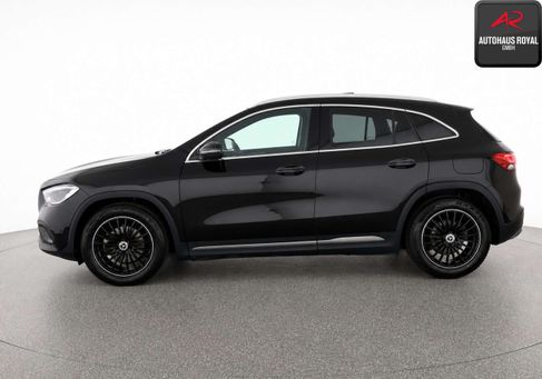 Mercedes-Benz GLA 200, 2022