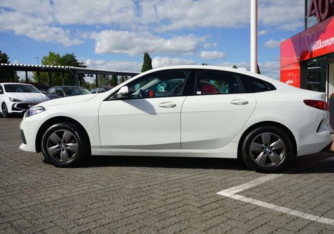 BMW 218, 2021 3