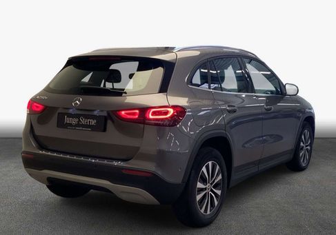 Mercedes-Benz GLA 250, 2021