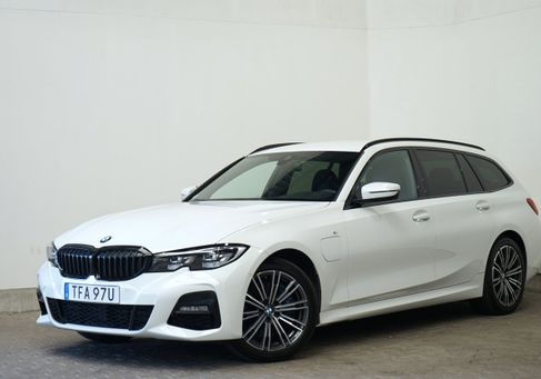 BMW 330, 2021
