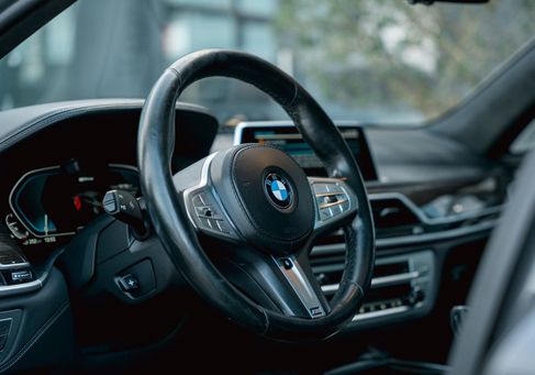 BMW 745, 2019