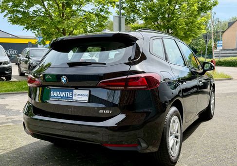 BMW 216, 2025 3