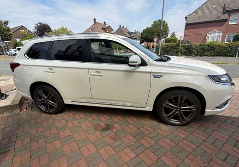 Mitsubishi Outlander, 2021