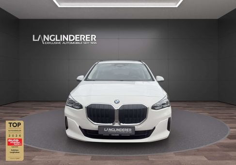BMW 220, 2025