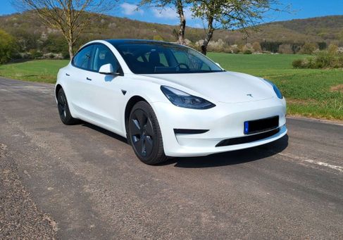 Tesla Model 3, 2022
