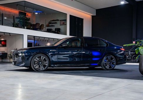 BMW 760, 2023
