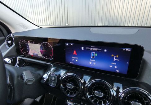 Mercedes-Benz GLA 180, 2024